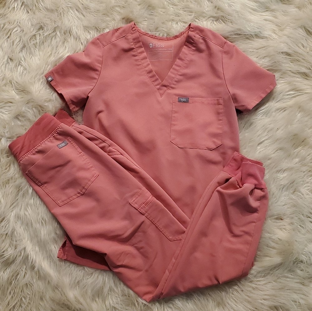 Figs neon pink jogger set xxs
